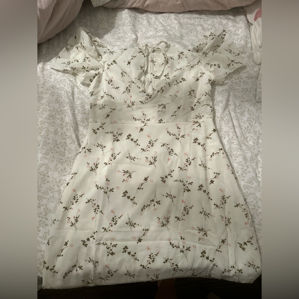 BRAND NEW. NEVER WORN. Floral white dress - Picture 2 of 3
